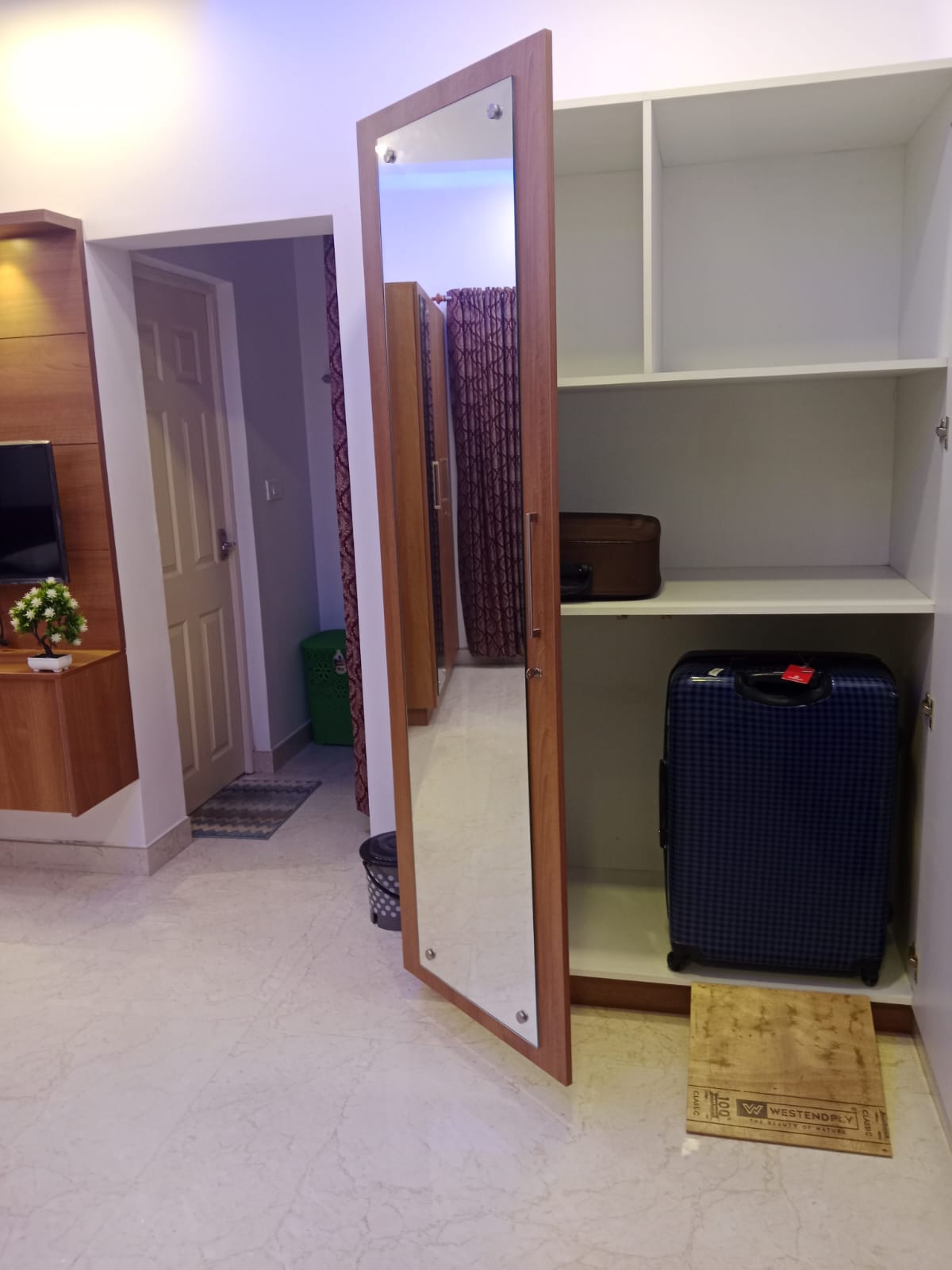 Lakeshore Rooms